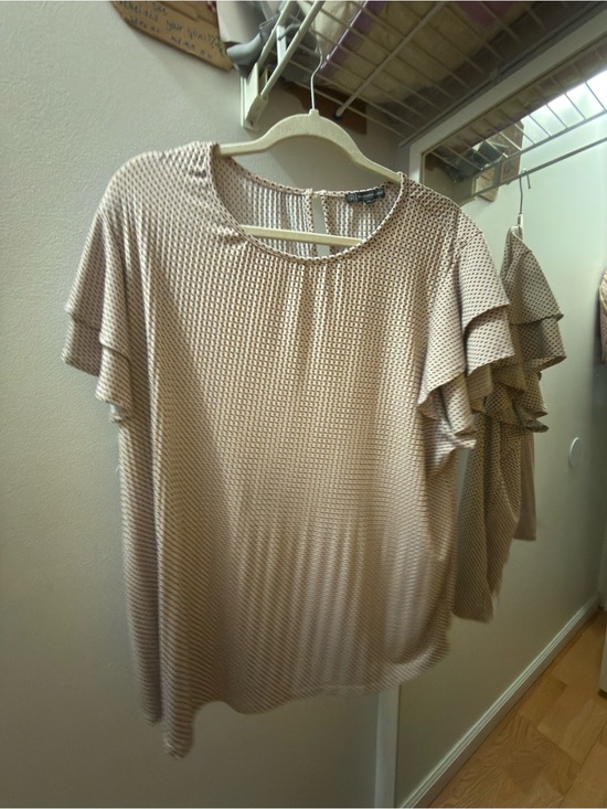 Adrianna Papell Tops - Adrianna Papell Beige Waffle Knit Ruffle Sleeve Top